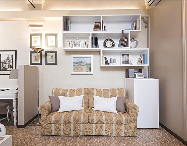 Others 5, Flats4rent, Verona