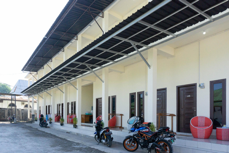 RedDoorz Syariah near Sultan Muhammad Kaharuddin Airport, Sumbawa