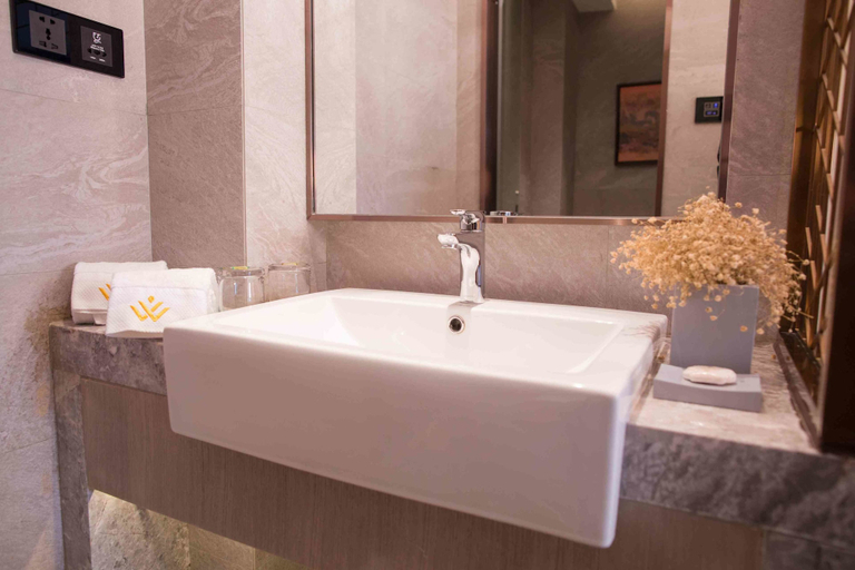 Bathroom 5, Luwan International Hotel Shenzhen, Shenzhen