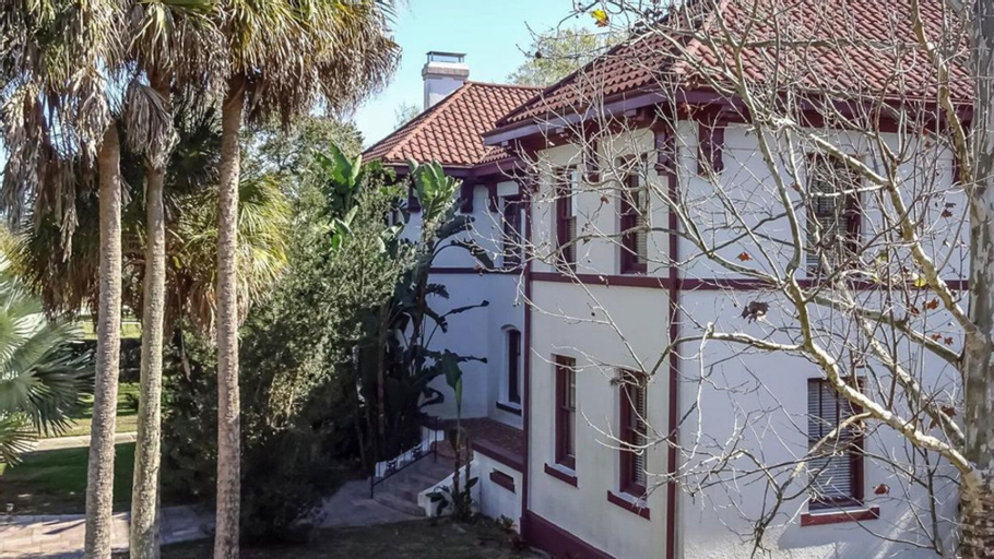Sebring Spanish Chateau, Highlands