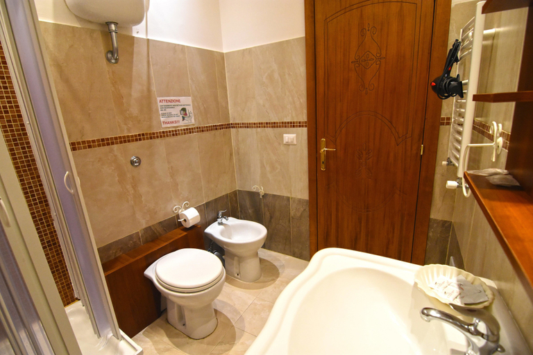 Bathroom 5, SUNRISE B&B, Napoli