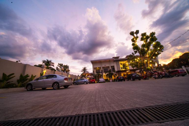 CML Beach Resort & Water Park, Lemery