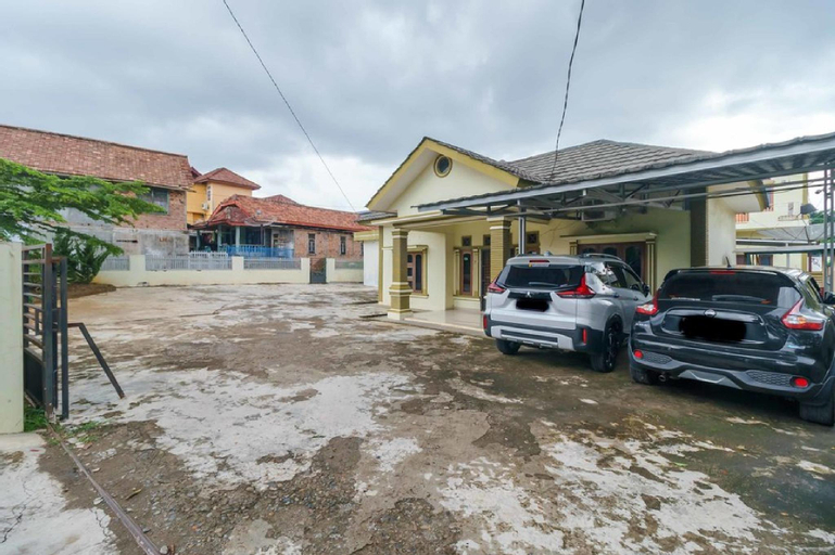 RedDoorz Syariah near Muara Enim Train Station, Muara Enim