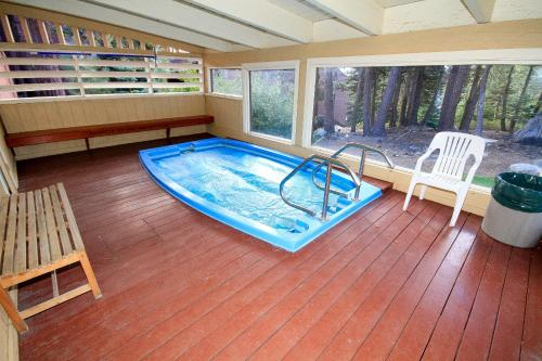 Mammoth Ski & Racquet Club #54, Mono
