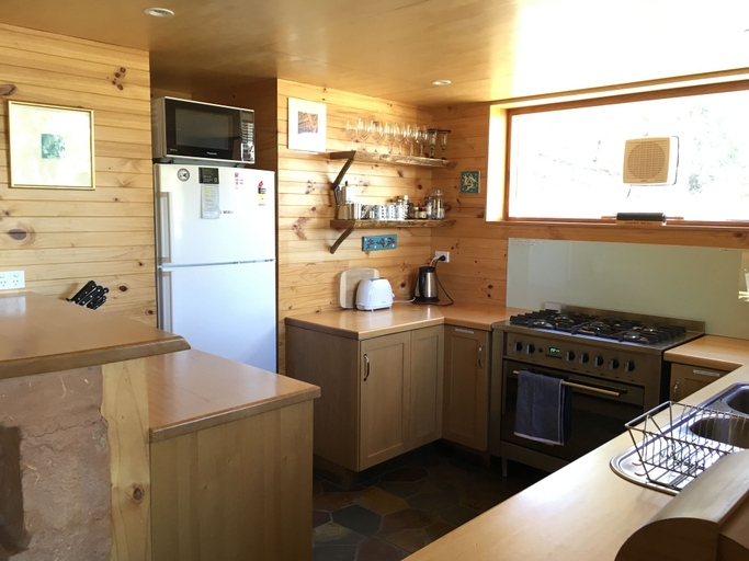 Lobby, MUD BRICK COTTAGE, E. Gippsland Bal