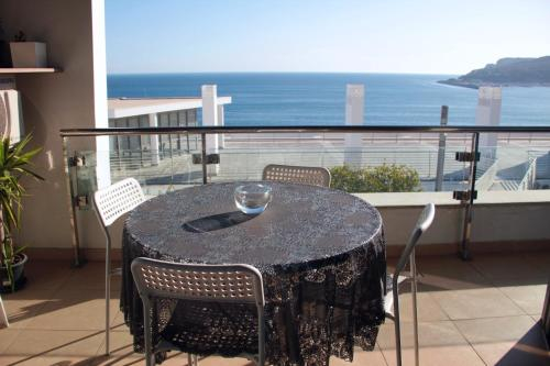 2 bedrooms appartement at Sesimbra 200 m away from the beach with sea view furnished balcony and wif, Sesimbra