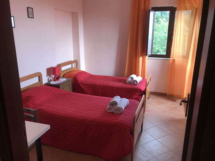 Bedroom 4, Alba Matesina, Caserta
