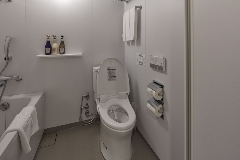 Bathroom 12