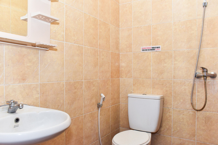 RedDoorz near Lenmarc Mall Surabaya, Surabaya