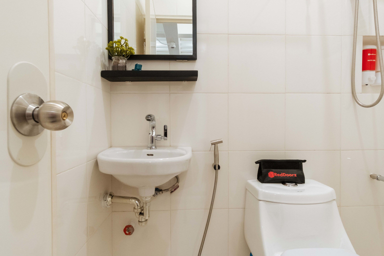 Bathroom 4, RedDoorz Plus near UST Manila, Manila City