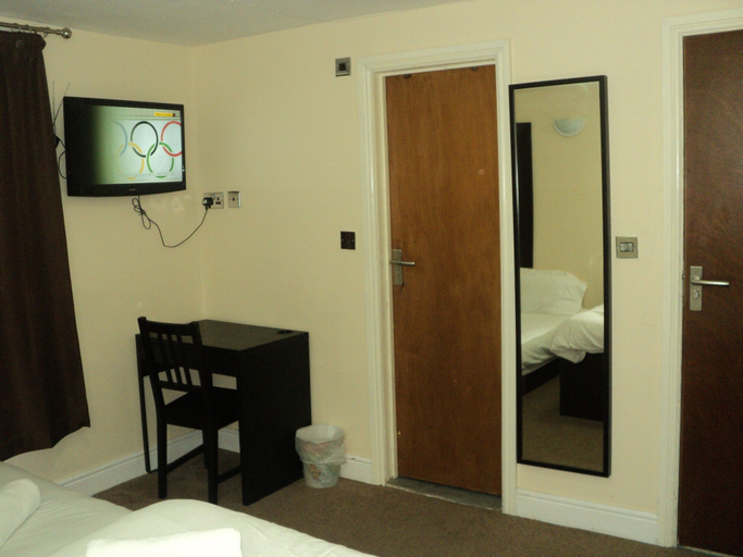 Bathroom 4, New Globe Hotel, London