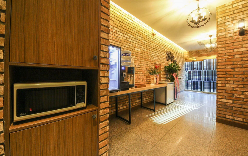 Hotel MARI, Nam