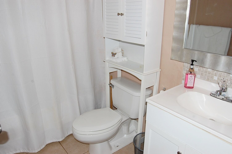 Bathroom 5, Emerald Skye 63 1 Bedroom Condo, Baldwin
