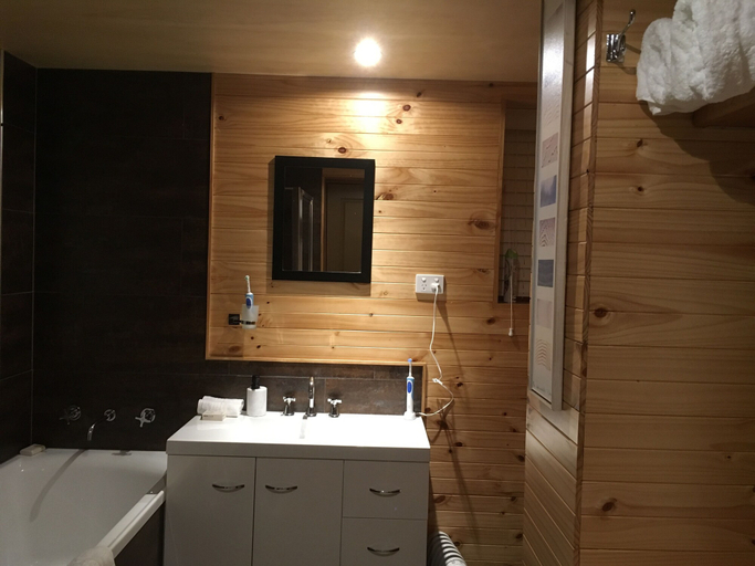 Bathroom 5, MUD BRICK COTTAGE, E. Gippsland Bal