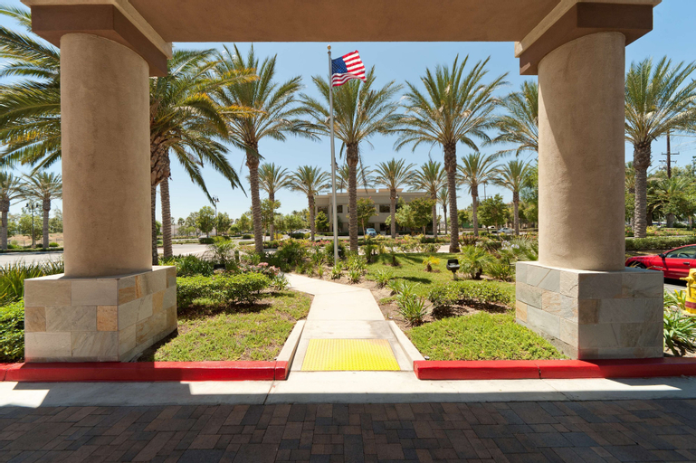 Country Inn & Suites by Radisson, Ontario at Ontario Mills, CA, San Bernardino