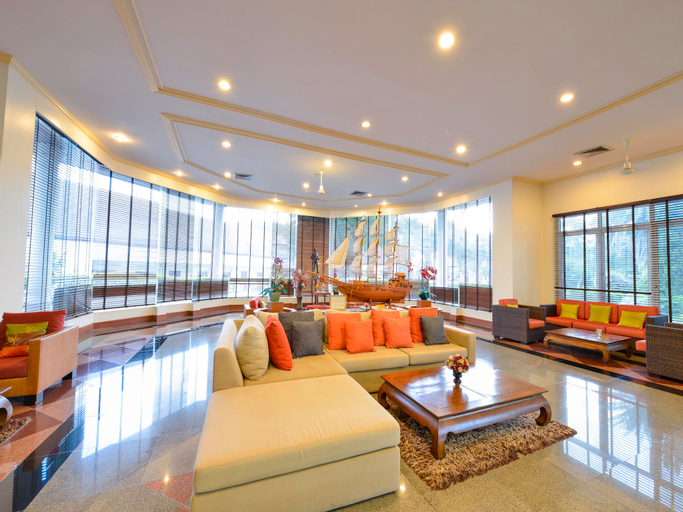 Sir James Resort, Muak Lek