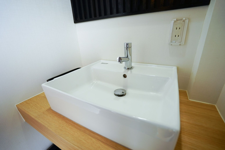 Bathroom 4, Hostel Knot, Izu