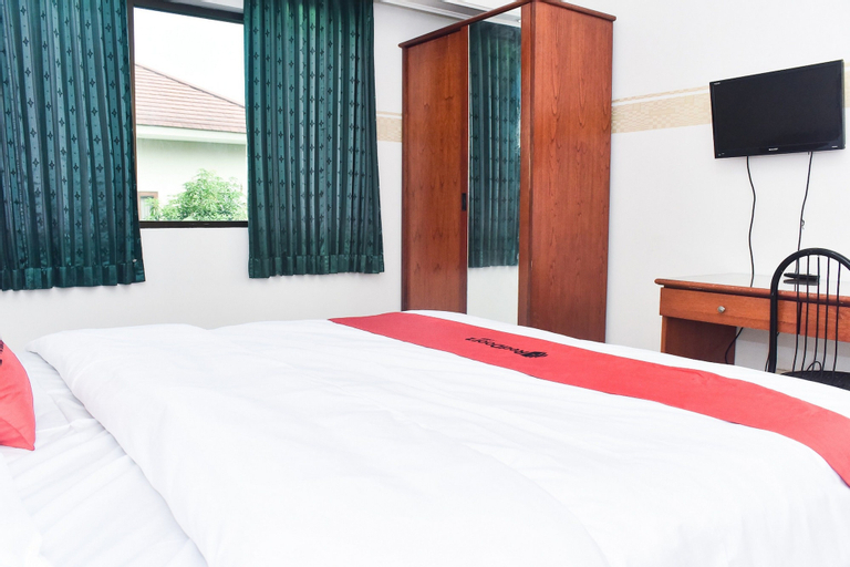 RedDoorz near Lenmarc Mall Surabaya, Surabaya