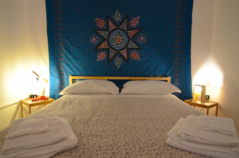 Bedroom 4, SUNRISE B&B, Napoli