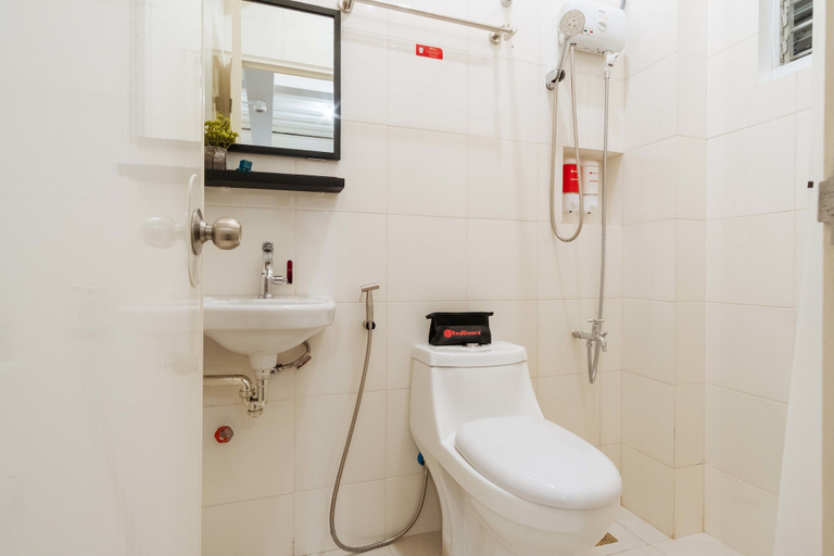 Bathroom 4, RedDoorz Plus near UST Manila, Manila City