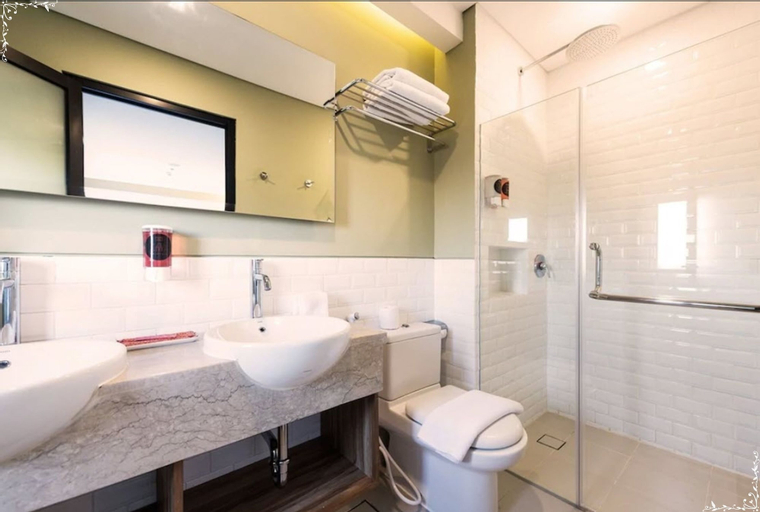 Bathroom 10