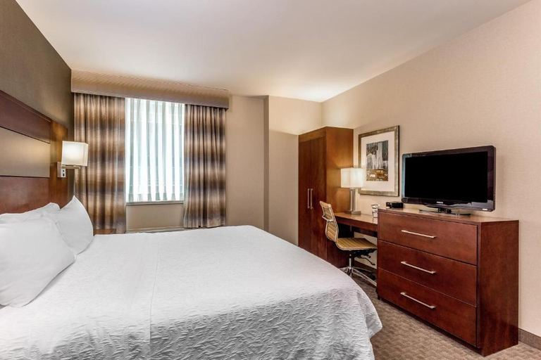 Bedroom 3, Hampton Inn Manhattan Grand Central, New York