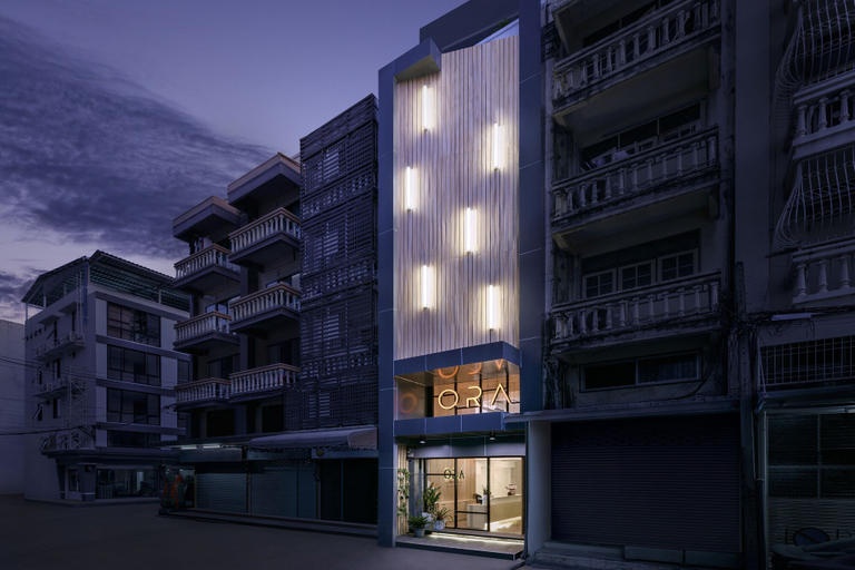 Exterior & Views