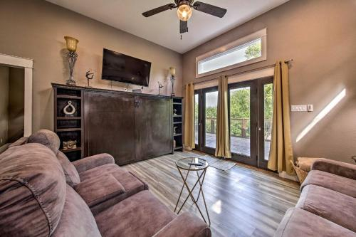 Southern Comfort Sweet River City Home 1 Mi to DT, Bexar