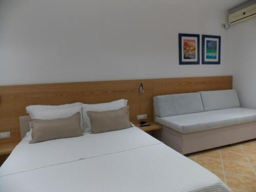 Hotel Piccolino, Sarandës