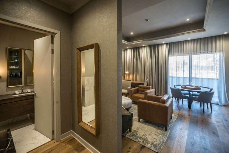 Mayfair Hotel, O.R.Tambo