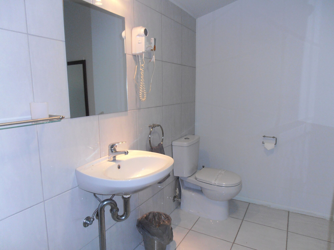Bathroom 3, Daintree Wild Zoo & B&B, Douglas