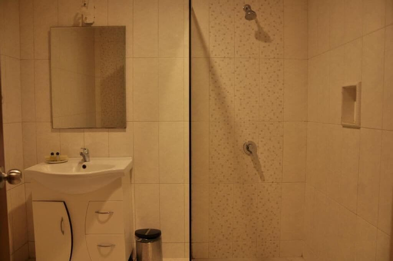 Bathroom 19