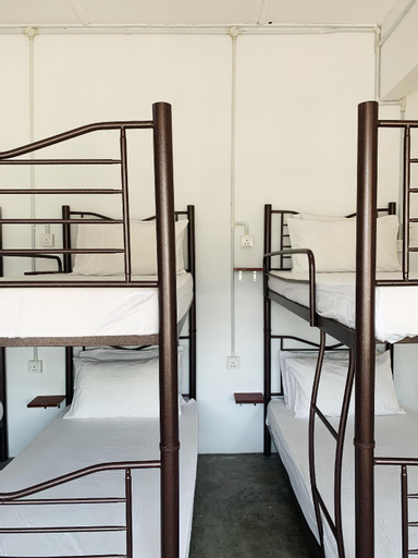 Bedroom, Omar's Backpackers Hostel, Mersing