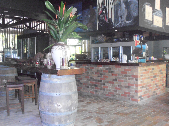 Public Area, Daintree Wild Zoo & B&B, Douglas