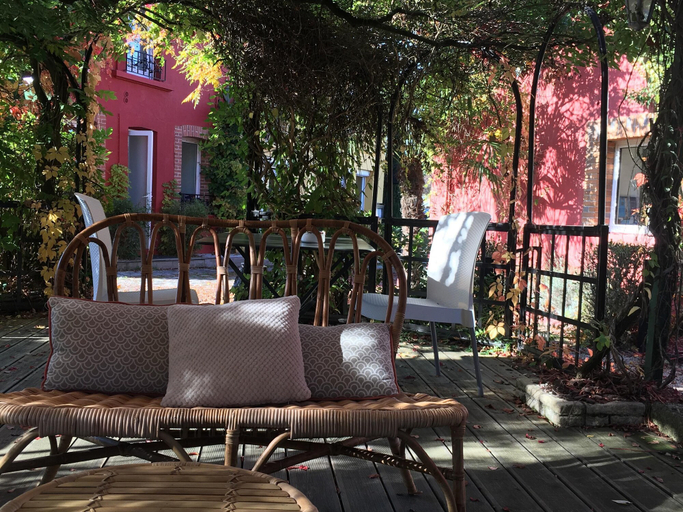 Public Area, O'Lodge, Loire