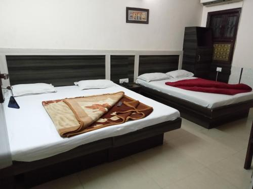 Hotel Sweet Home DX, West