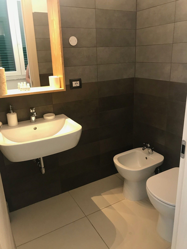 Bathroom 3, RTA La Pineta, La Spezia