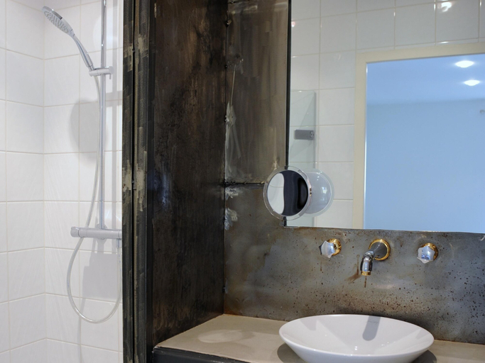Bathroom 5, O Lodge, Loire