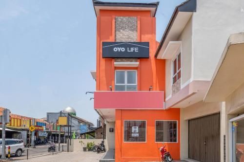 OYO Life 1877 Side Corner, Cirebon