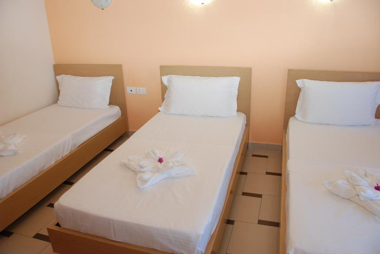 Hotel Bora Bora, Sarandës