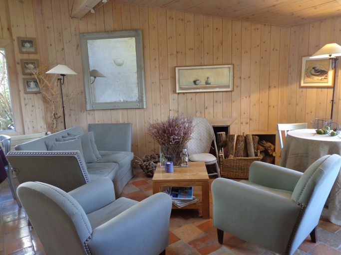 Public Area 3, Le Chat Botte, Charente-Maritime