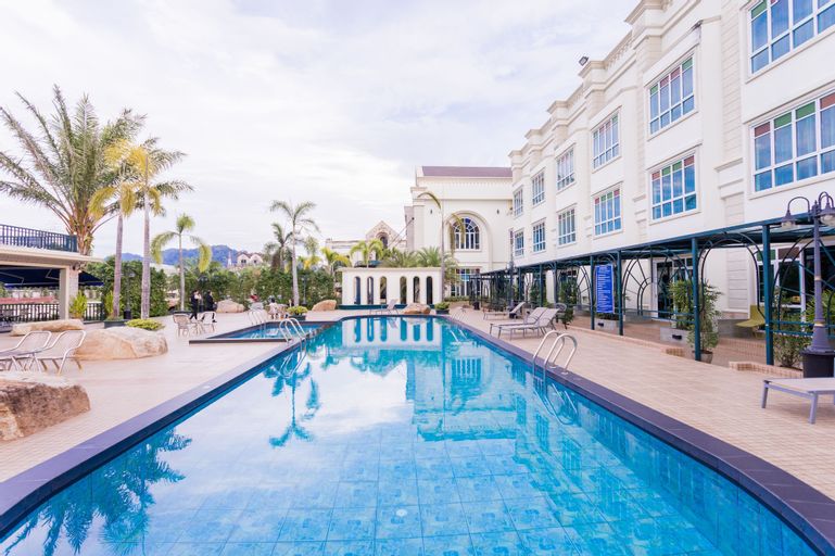 Erawan Hotel, Takua Thung