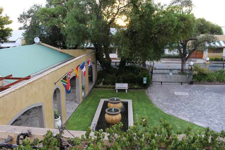 17 on Bird Guest House, Central Karoo