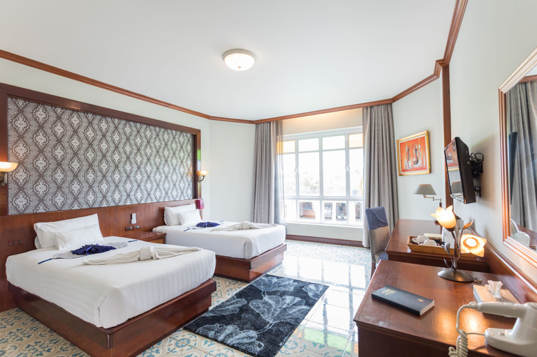 Erawan Hotel, Takua Thung