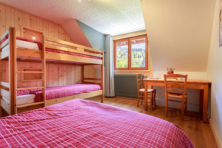 Bedroom 4, gite auberge l'herbe tendre, Isère