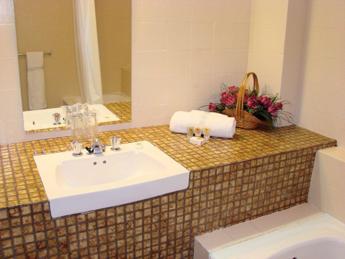 Bathroom 4, Durban Manor Hotel & Conference Centre, eThekwini