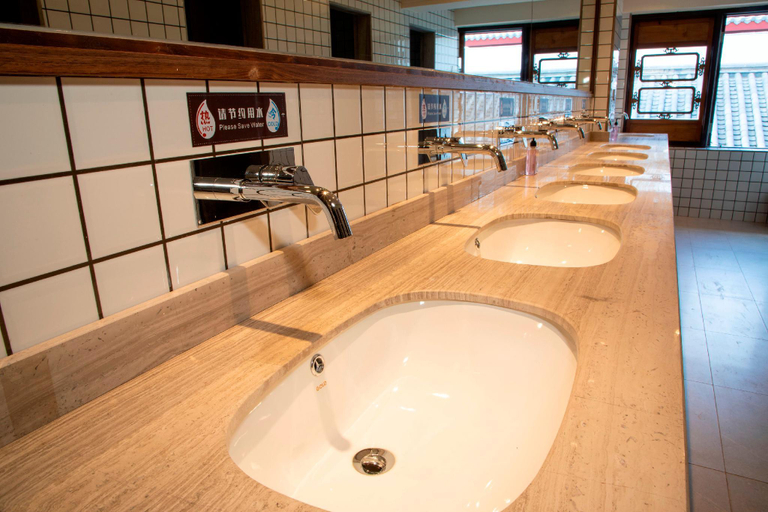 Bathroom 4, The Hump Hostel, Kunming