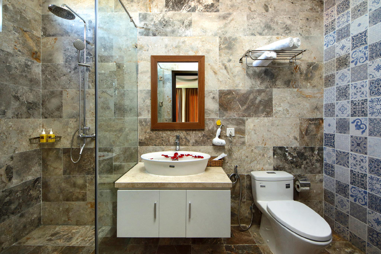 Bathroom 4, Hoi An Majestic Villa, Da Nang