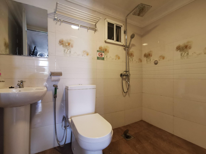 Bathroom 4, OYO 89969 Mount Hill Villa Kundasang, Ranau