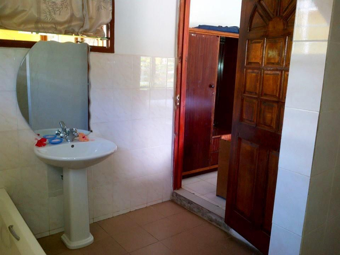 Bathroom 5, Petra's Guest House